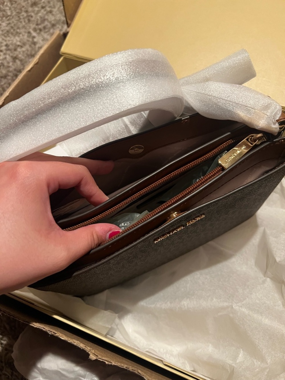 Michael Kors Brown Logo Shoulder Bag with Gold Logo - Picture 5 of 6